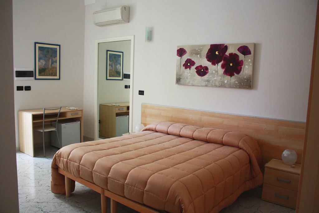 Il Normanno Hotel Mesagne Szoba fotó